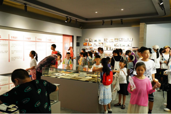 欢迎!浙江师范大学教师教育学院“童心夏梦”实践队带领百位小朋友参观浙江龙泉佳宝生物科技有限公司(图2) 欢迎!浙江师范大学教师教育学院“童心夏梦”实践队带领百位小朋友参观浙江龙泉佳宝生物科技有限公司(图2)